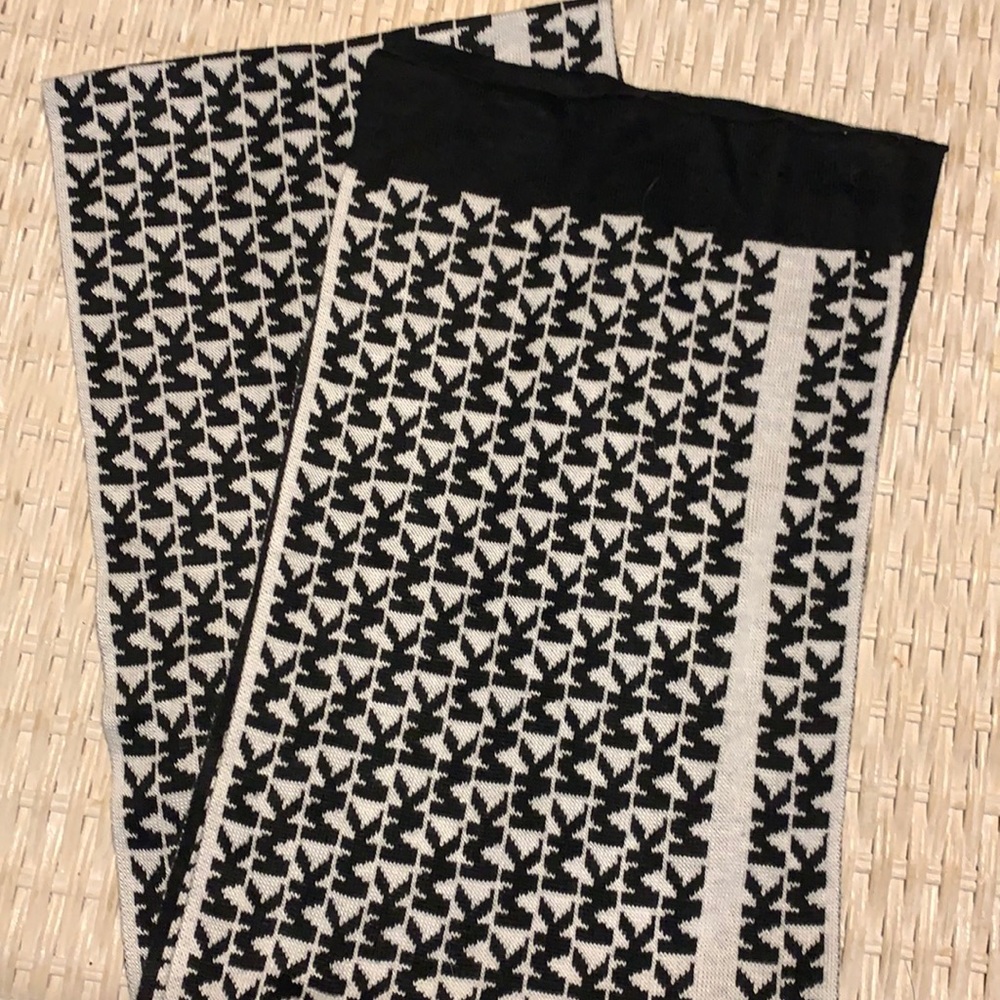 MK black and white scarf